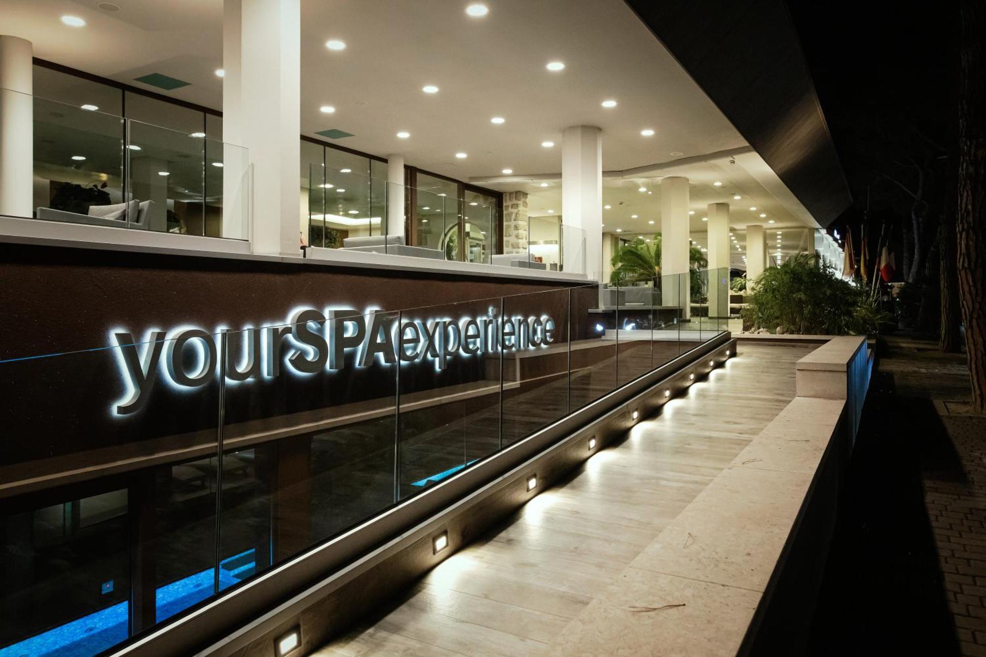 Hotel Leonardo Da Vinci Wellness Spa Bibione Exterior photo